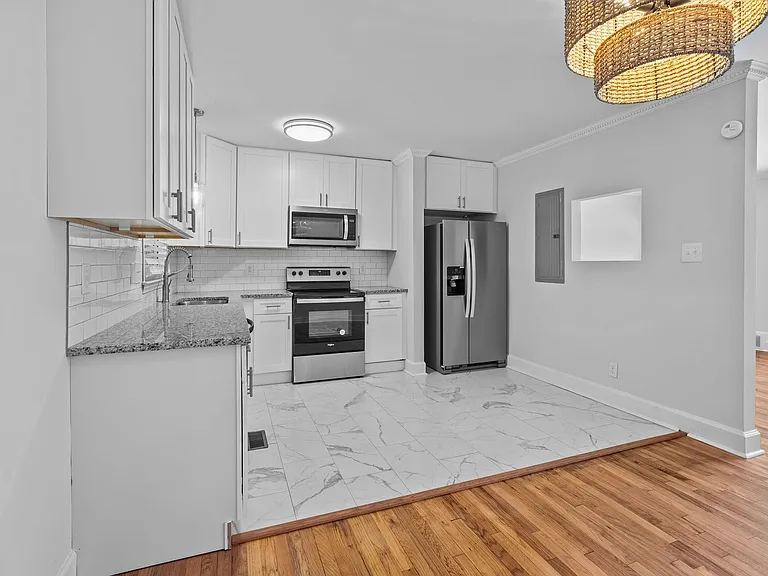 424 Peyton St — Photo 6