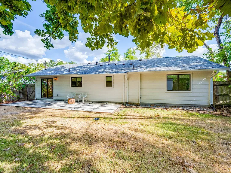 2516 Friar Tuck Ln — Photo 34