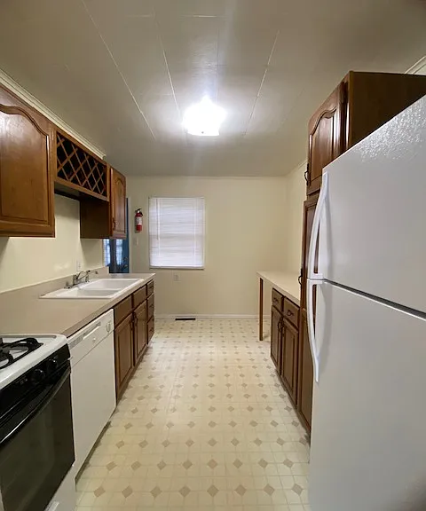 912 S Webber St — Photo 3