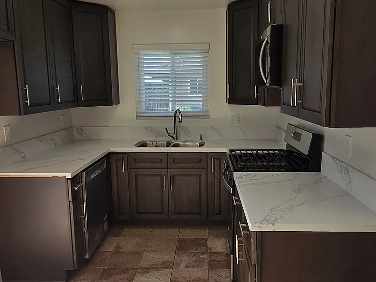 12655 Columbia Way — Photo 9