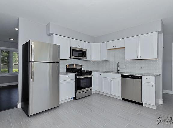 5th image of 36550 N Beverly Ave