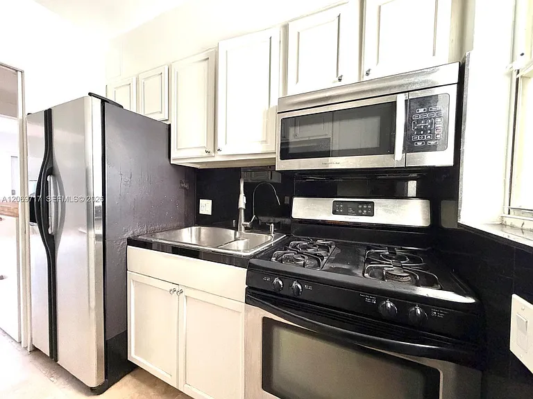 1239 Marseille Dr #2 — Photo 4
