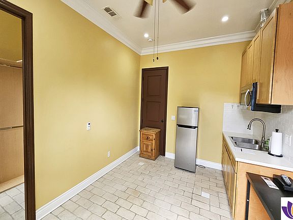 5th image of 5953 Hillview Park Ave #A