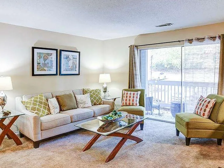 Highland Oaks Apartments — Photo 2