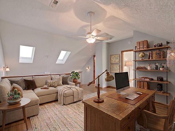 5th image of 112 Essex Dr