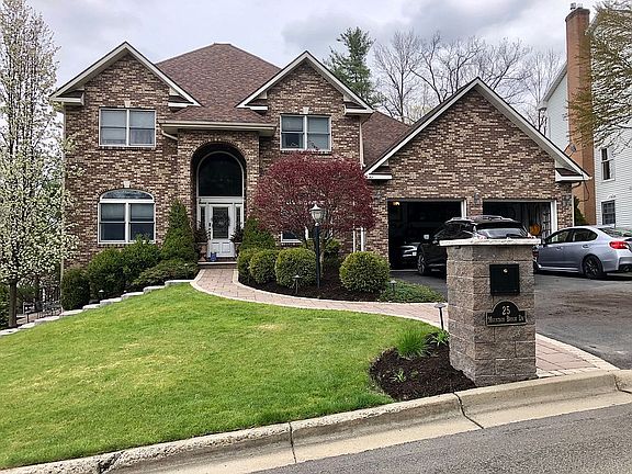 3rd image of 25 Mountain Brook Dr