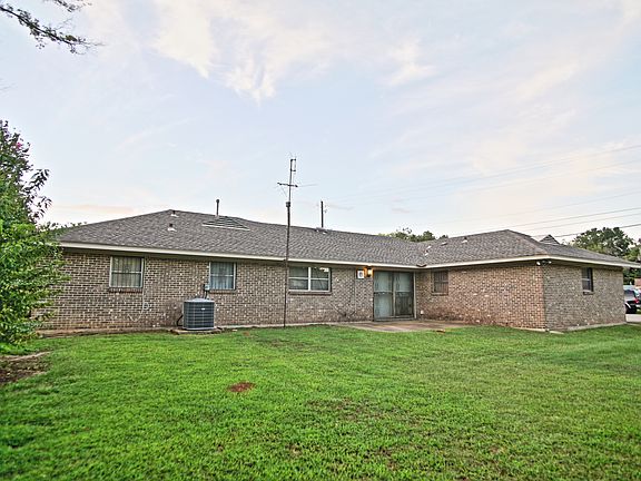 2nd image of 2601 Westwood Dr