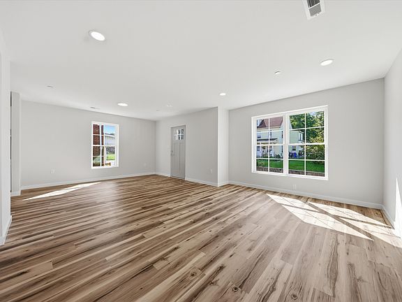 3rd image of 530 Ridge Ave
