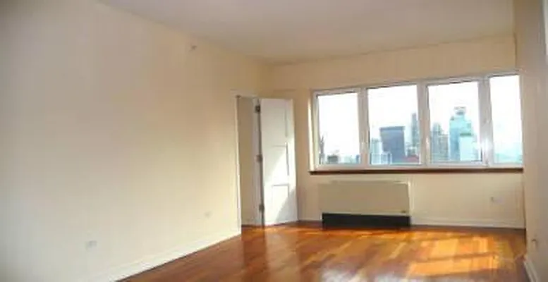 Rented by Plaza Real Estate Group | media 36