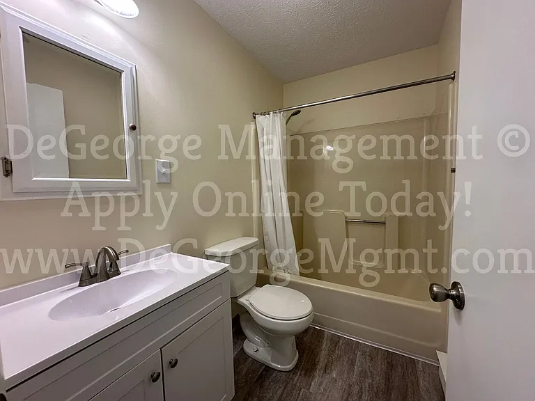 Parkway Apartments — Photo 36