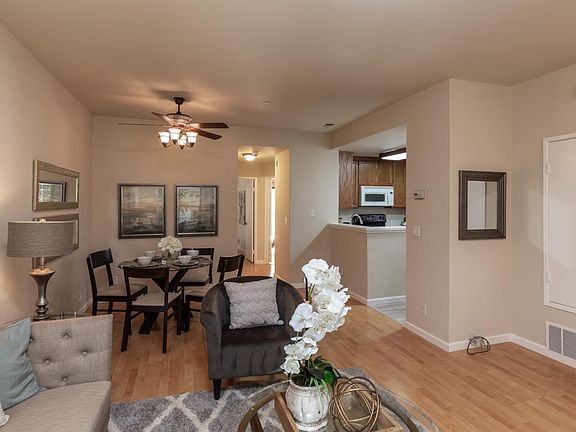3rd image of 987 La Mesa Ter Unit D