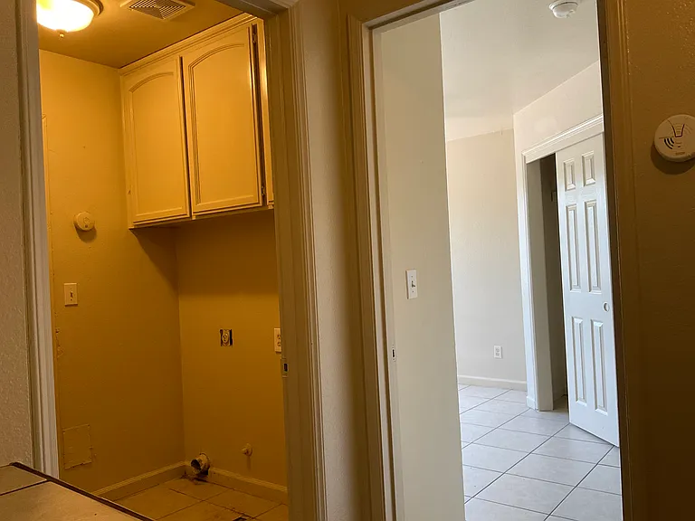2041 Thompson Ave — Photo 7