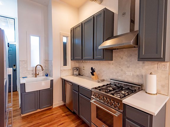 4th image of 1854 N Lincoln Ave #1