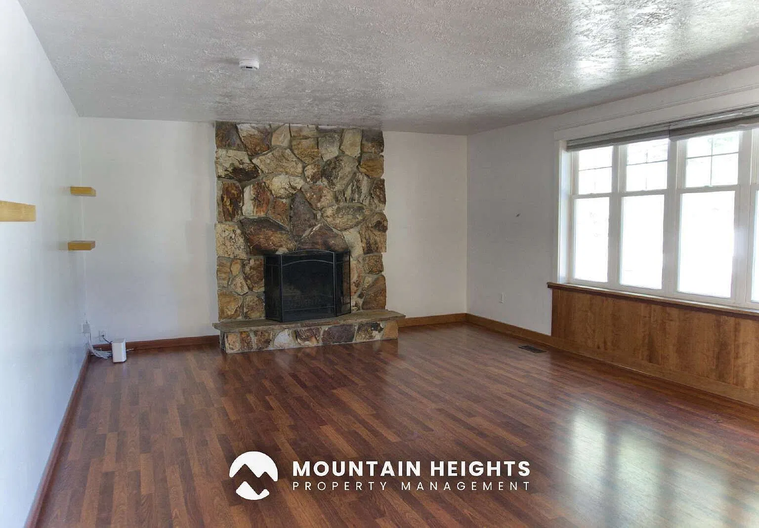 4 bed, 2.5 bath, 2400 sqft, $3,050 — Photo 3
