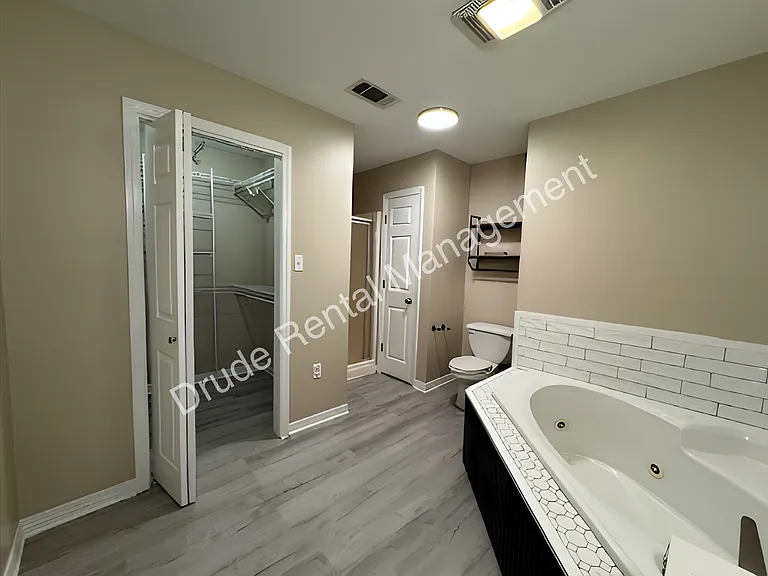 829 Eden Oaks Dr — Photo 2
