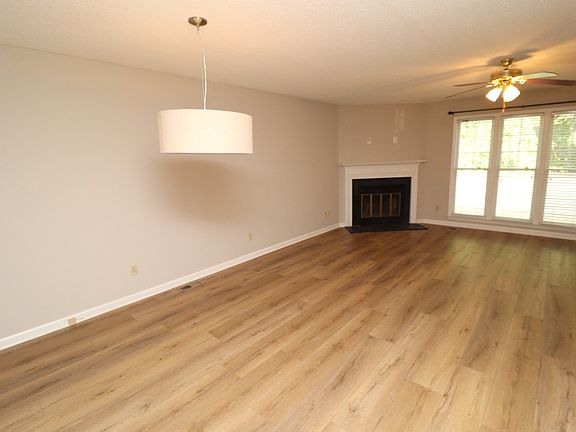 3rd image of 118 Planetree Ln