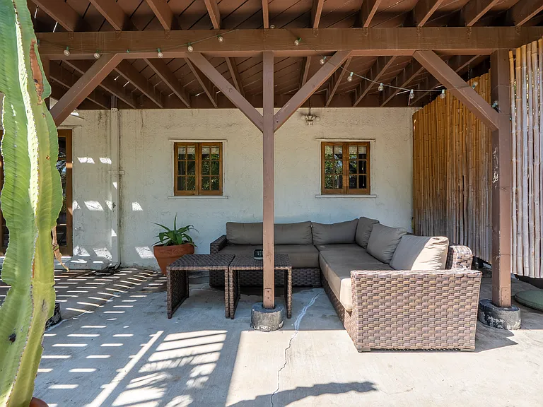 Outdoor living area (furniture included). Studio has exclusive use