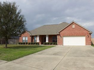 1000 Shady Oaks Dr, Angleton, TX 77515