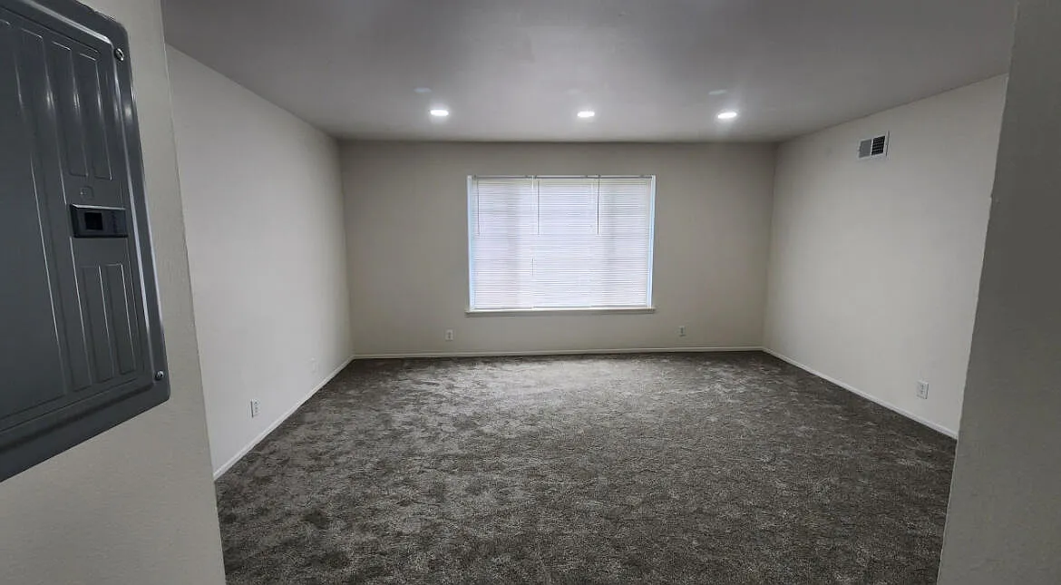 2 bed, 1.0 bath, 770 sqft, $1,300 — Photo 4