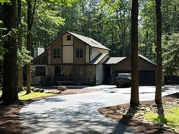 2260 Forest Dr W, Pocono Lake, PA 18347