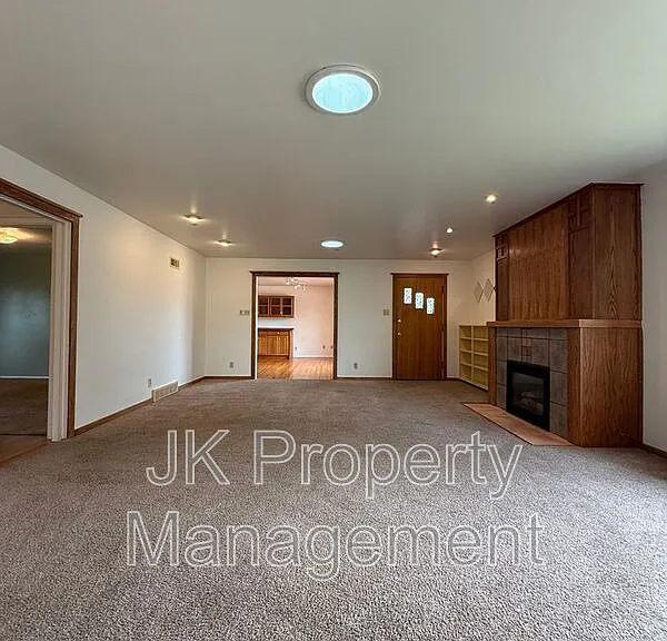 806 Forest Ave — Photo 9