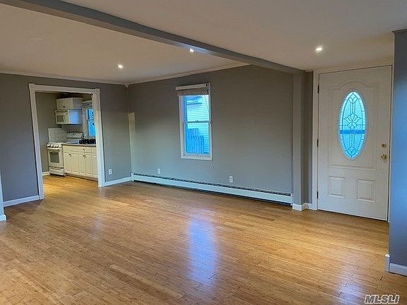 5th image of 27 Acorn Ave