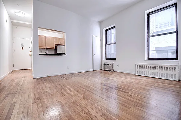 Rented by Urbane Brokerage | media 6