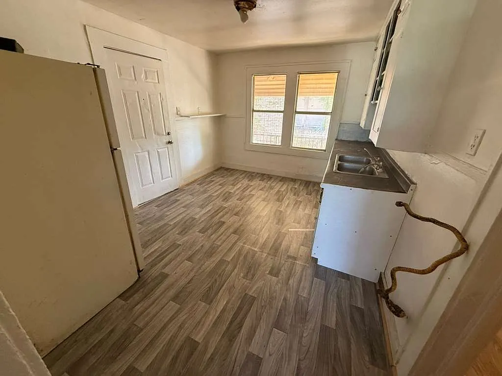 Studio, $795 — Photo 3