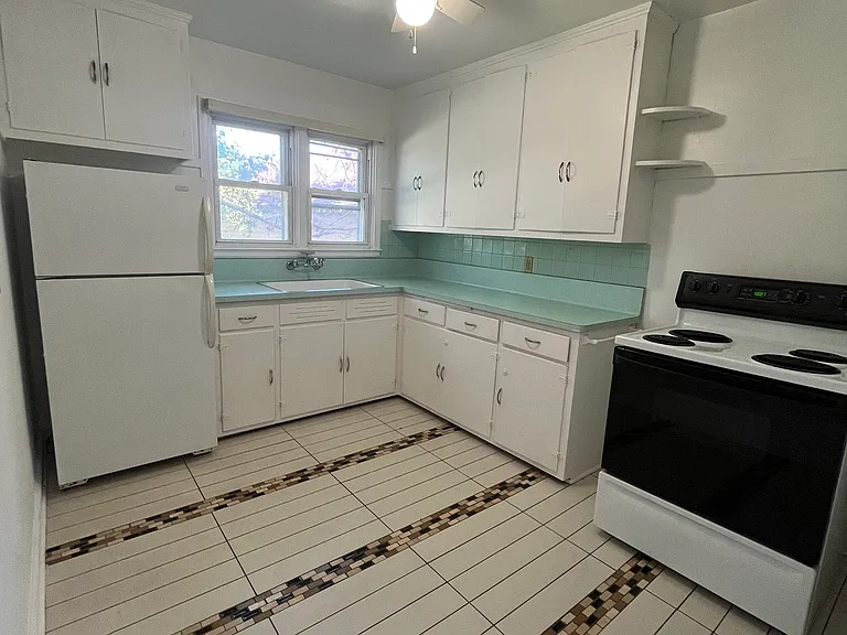 3358 E Armour Ave — Photo 9