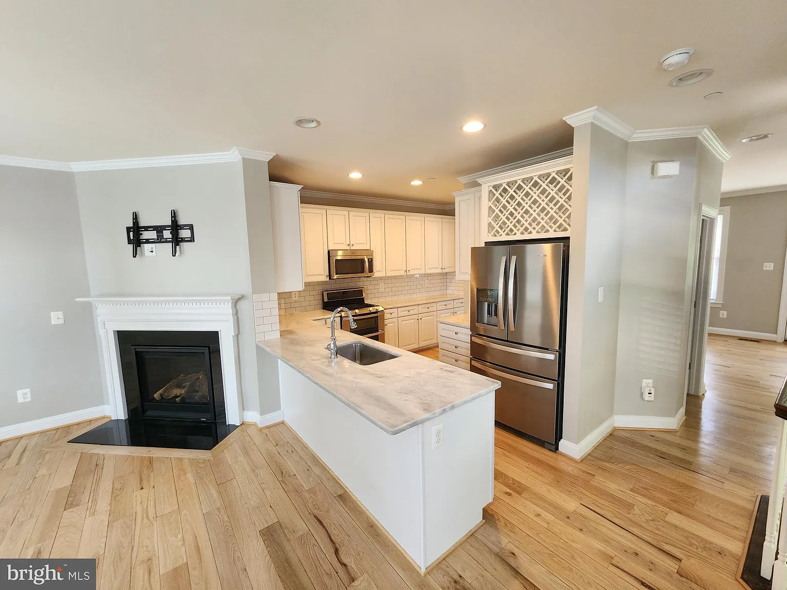 4 bed, 5.0 bath, 3024 sqft, $3,800 — Photo 3