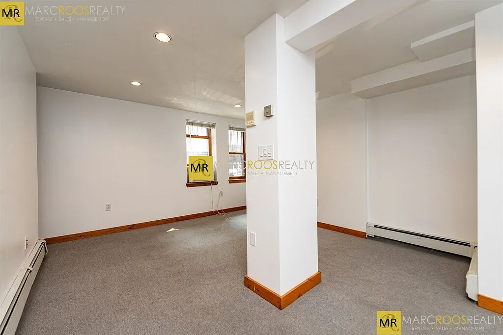 2 bed, 1000 sqft, $3,400 — Photo 2