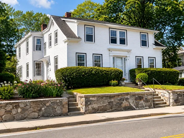 104 Essex St #102, Swampscott, MA 01907