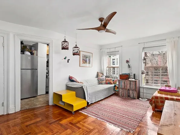 305 Vanderbilt Avenue image 1 of 21