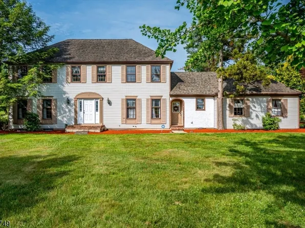 19 Arrowhead Dr, Branchburg Twp., NJ 08853