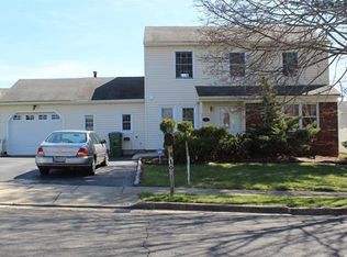 10 Independence Dr, Edison, NJ 08820