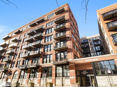 226 N Clinton St APT 510, Chicago, IL, 60661