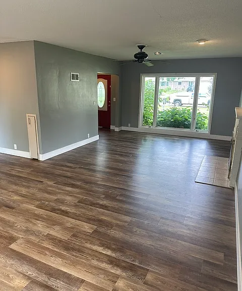 110 Montrose Rd — Photo 3