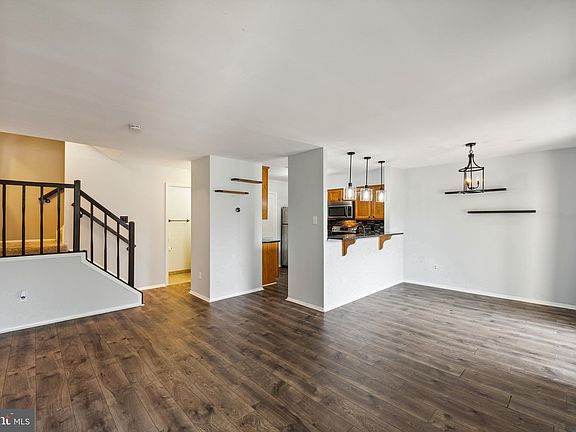 3rd image of 3972 Woodhue Pl