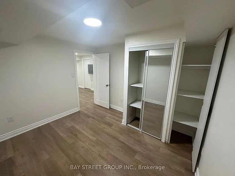 138 Sutherland Ave — Photo 16