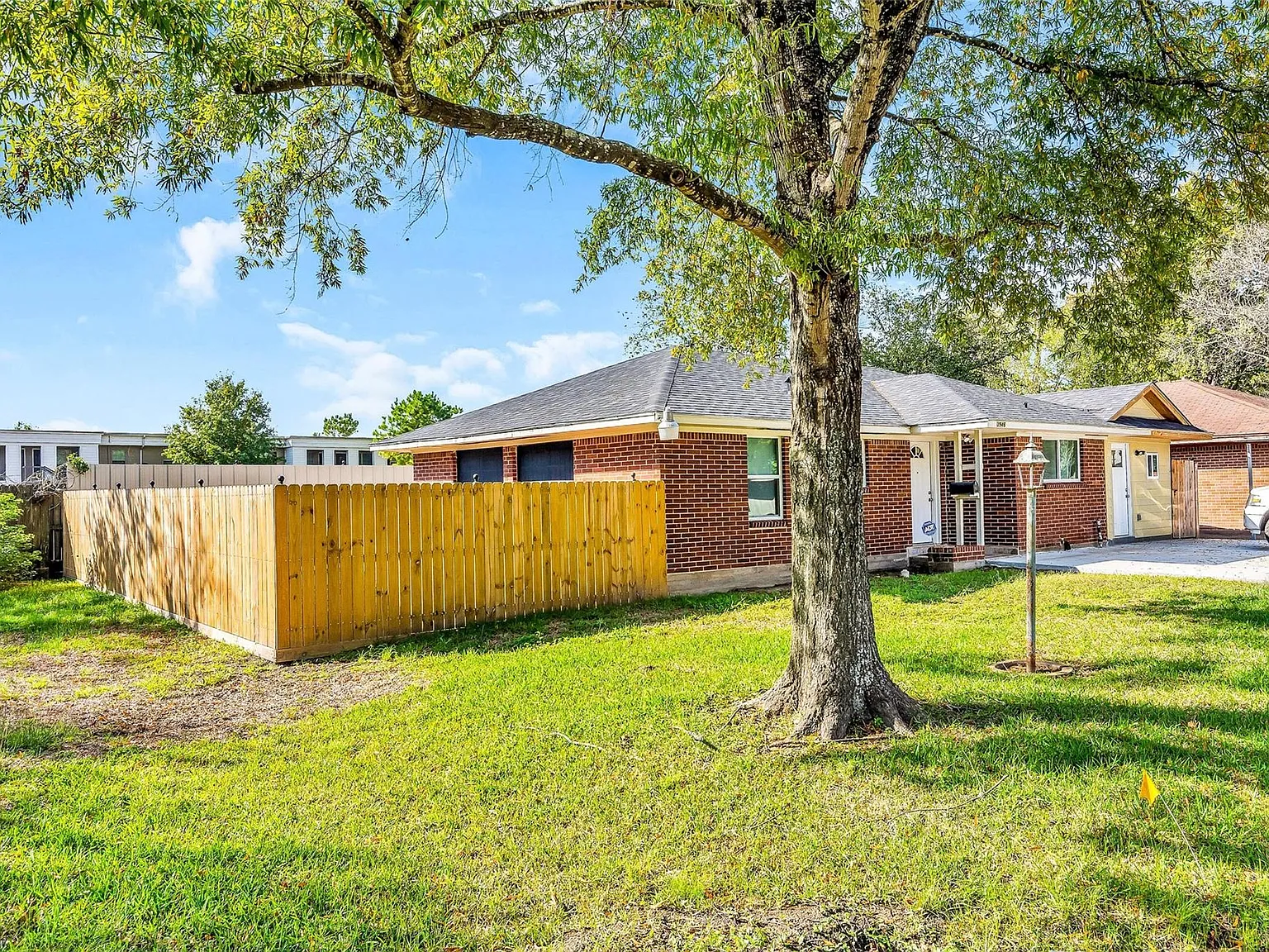 2 bed, 1.0 bath, 1308 sqft, $1,400 — Photo 3