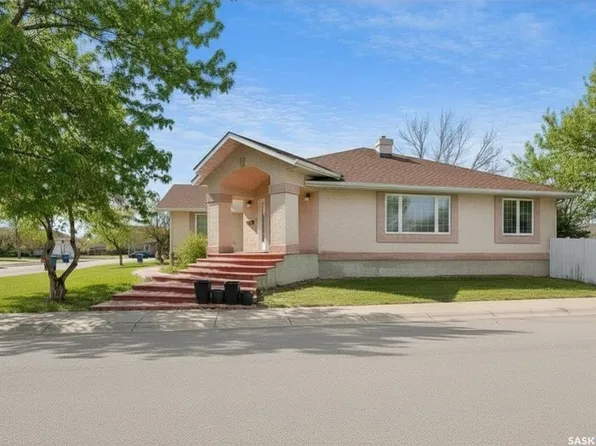 65 Jasmine COURT, Moose Jaw, SK S6J 1K2