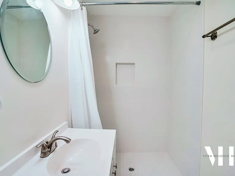 1180 W Adams Blvd — Photo 13