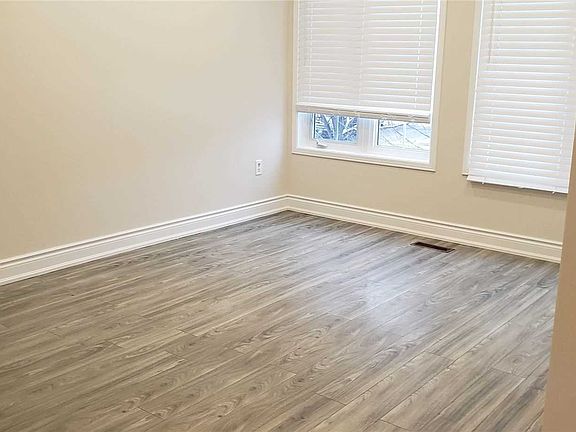 5th image of 32 Yellowood Cir