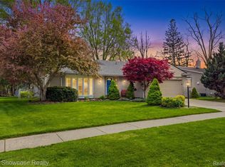 41133 Ivywood Ln, Plymouth, MI 48170