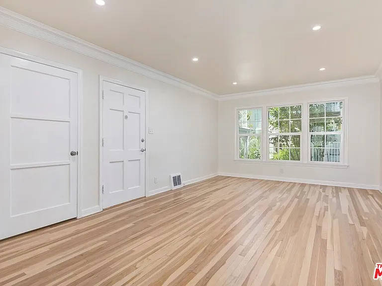 405 1/2 Shirley Pl — Photo 4