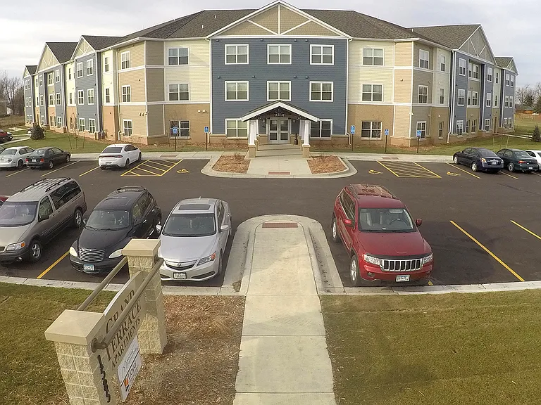 Grand Terrace Apartments — Photo 1