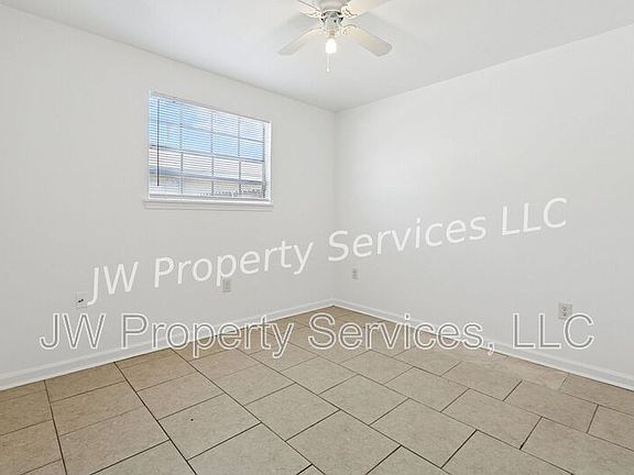 5th image of 204 Wilker Neal Ave APT A
