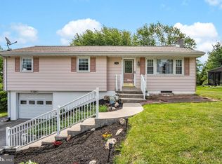 135 Hemler Dr, Hanover, PA 17331