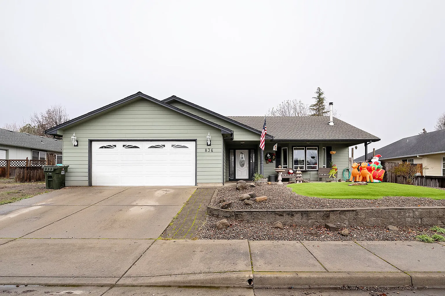 836 Ridgeview Dr photo 1