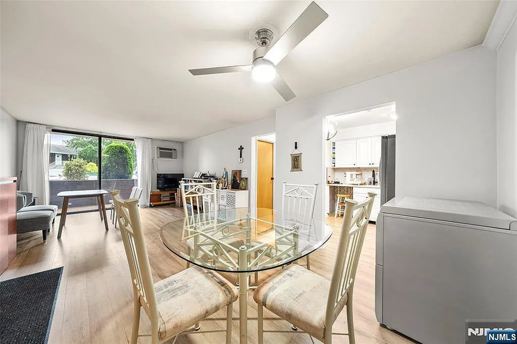 1 bed, 1.0 bath, $2,000 — Photo 4